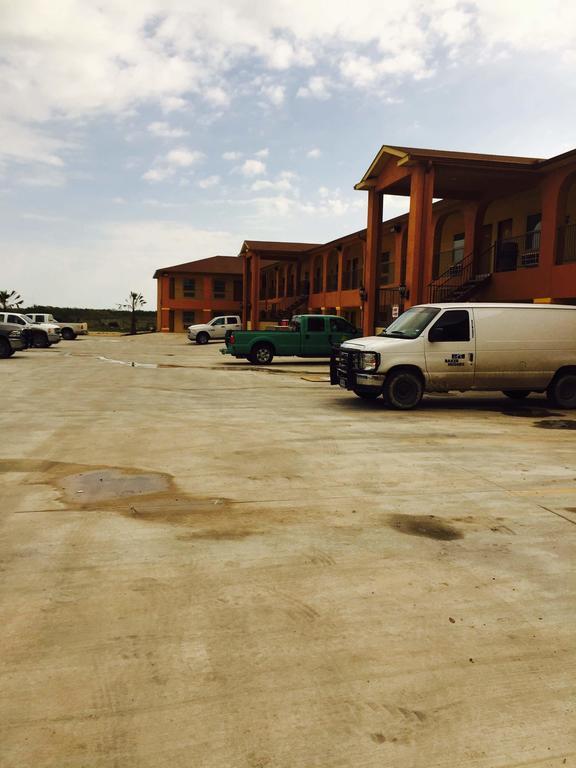 Texan Inn And Suites Tilden Esterno foto