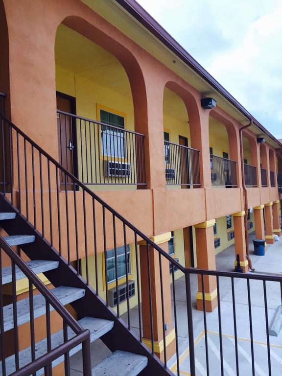 Texan Inn And Suites Tilden Esterno foto