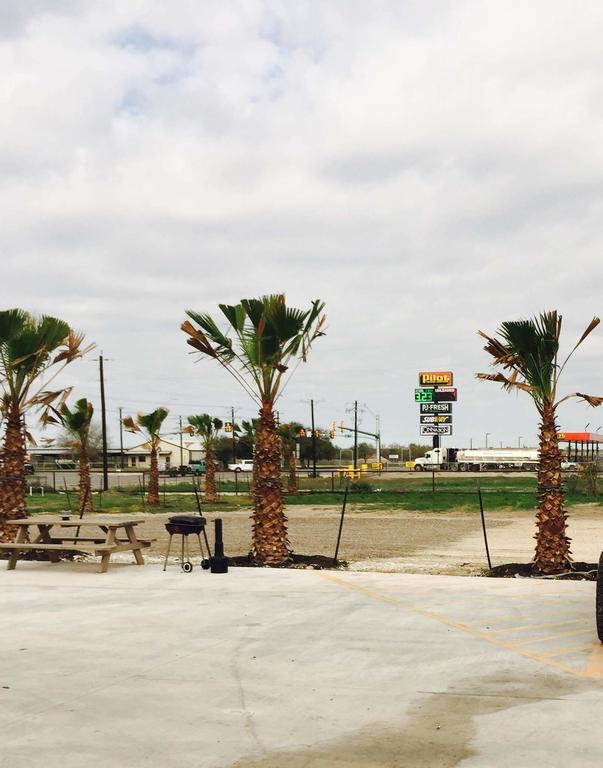 Texan Inn And Suites Tilden Esterno foto