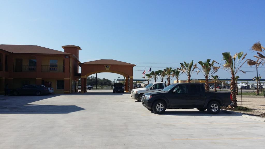 Texan Inn And Suites Tilden Esterno foto