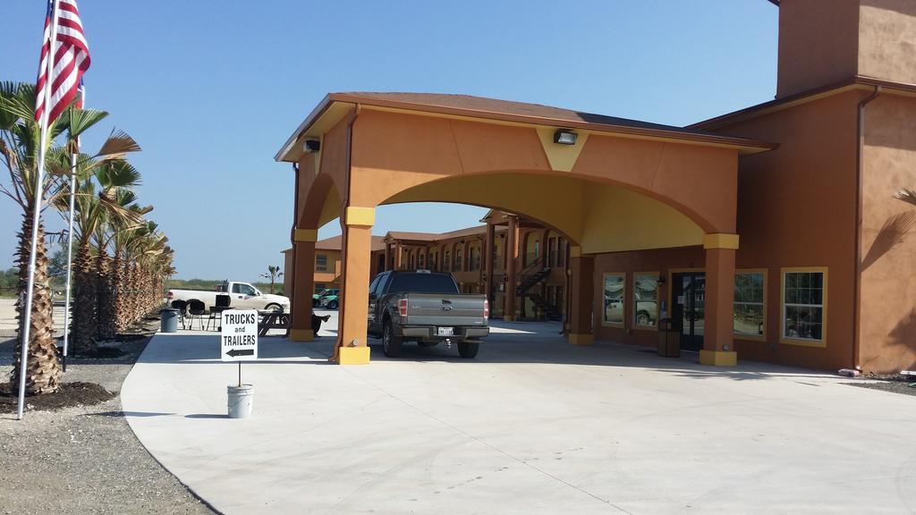 Texan Inn And Suites Tilden Esterno foto